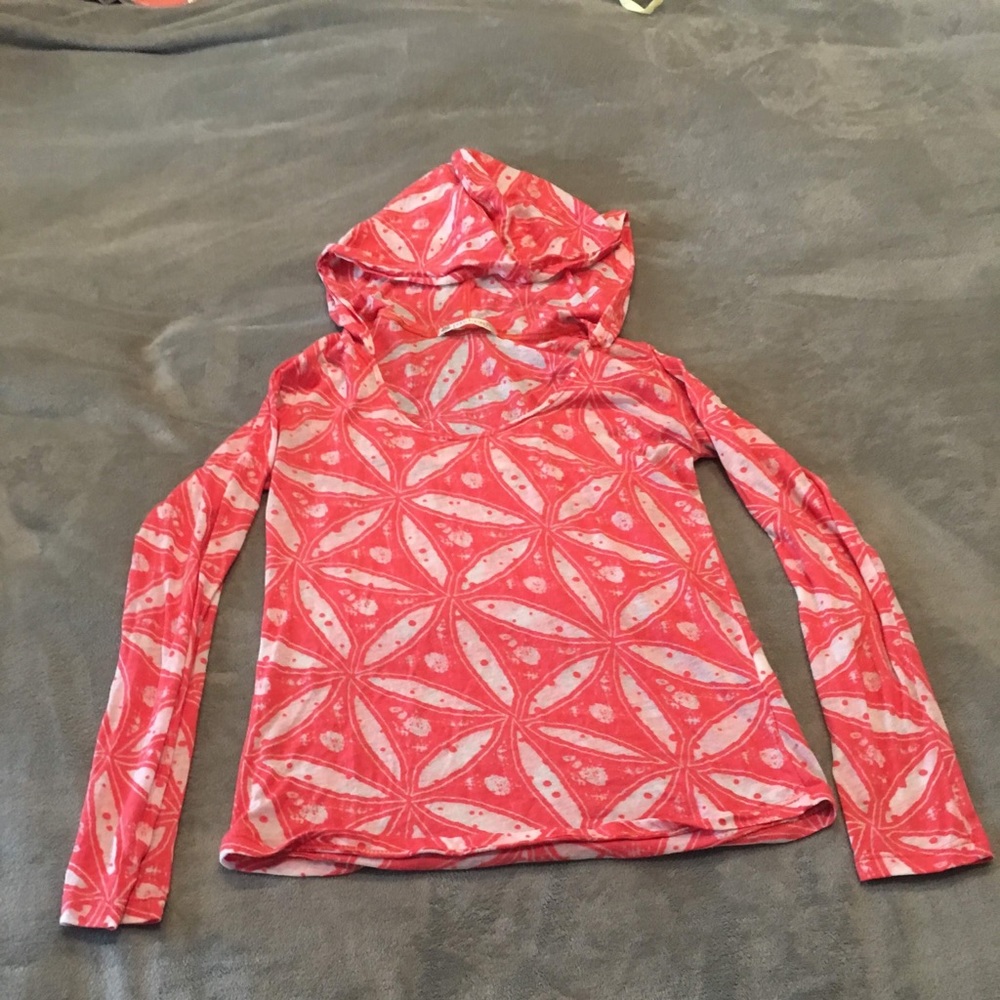 Hooded long sleeved t-shirt